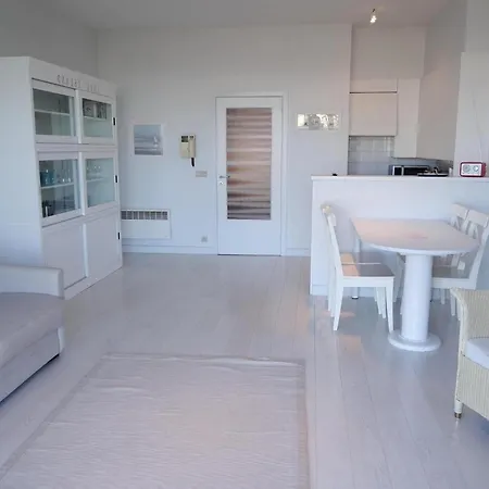 Apartment Bright In *